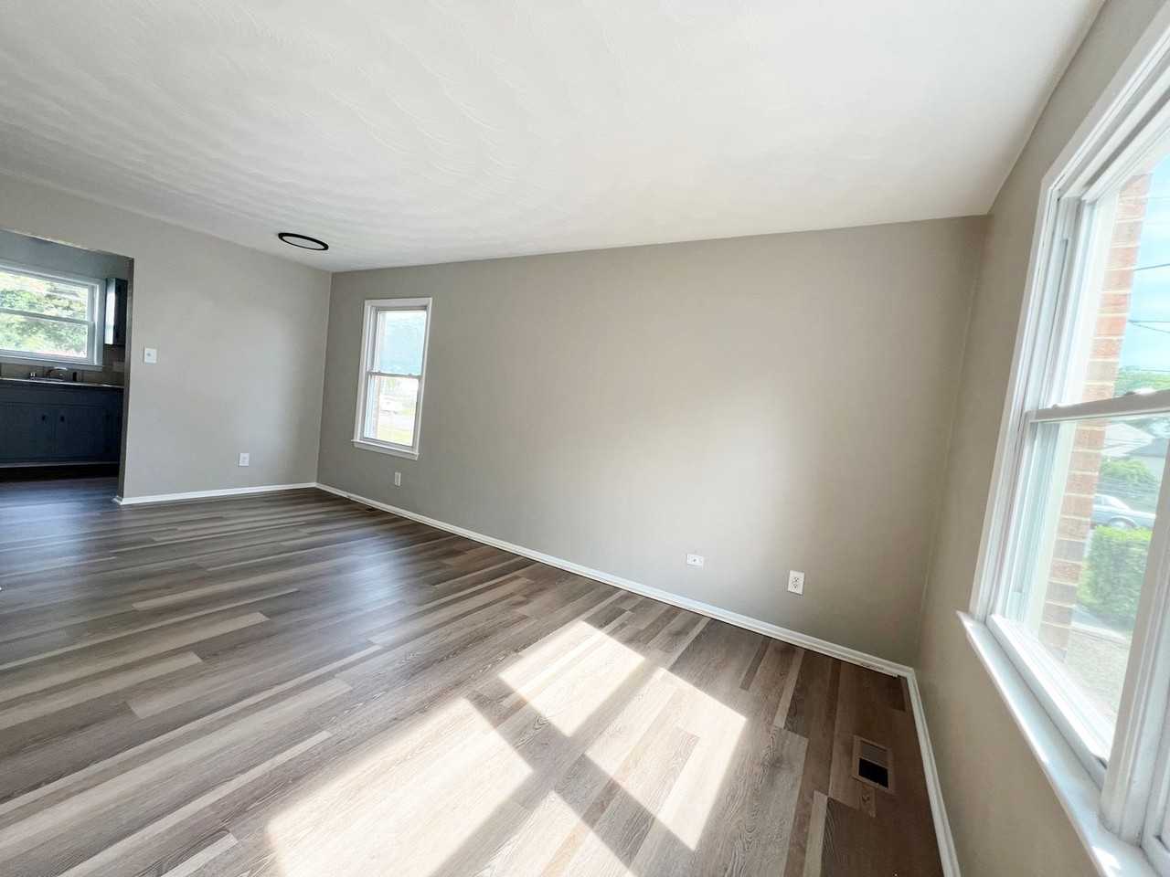 355A Grant Cir - Photo 3 of 14