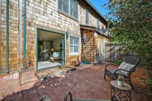 featured image of 658 Centre Ct