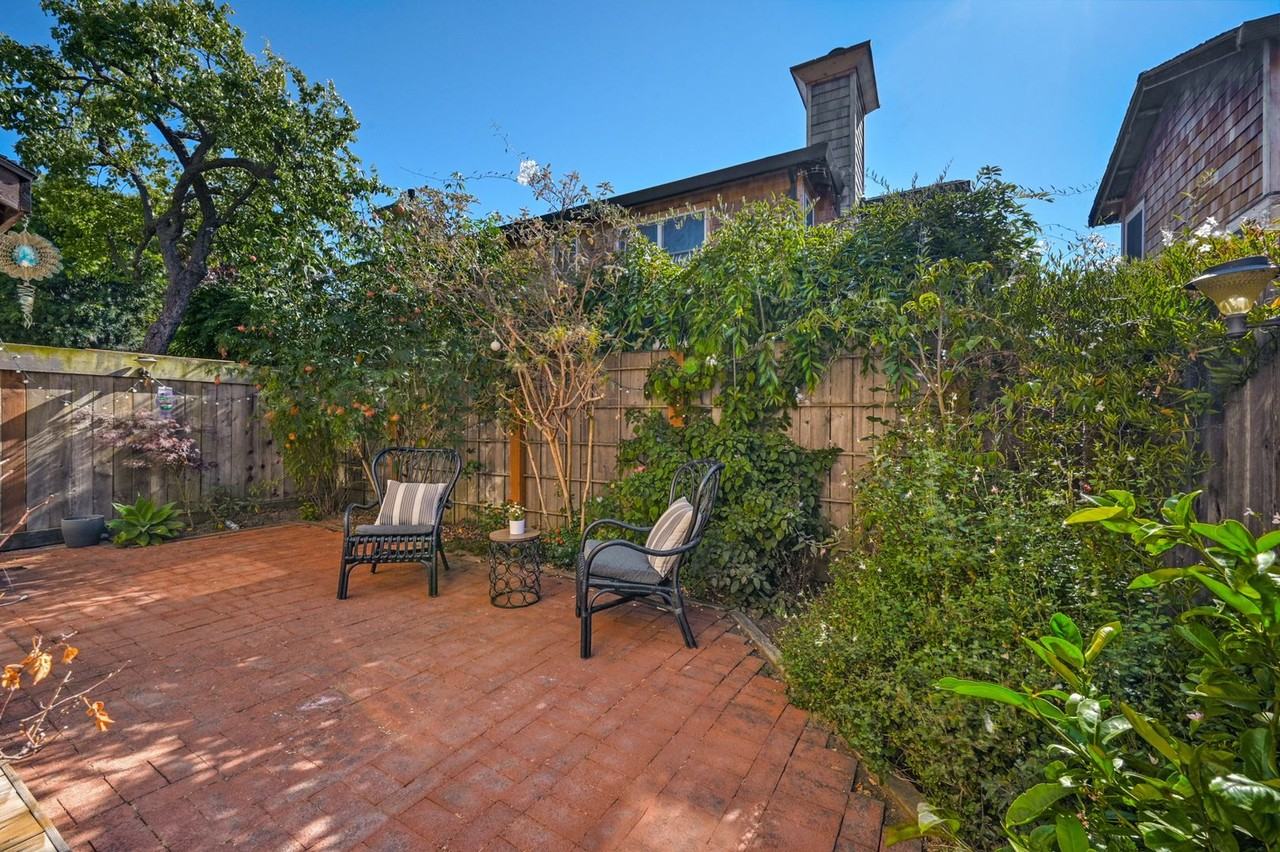 658 Centre Ct - Photo 4 of 28