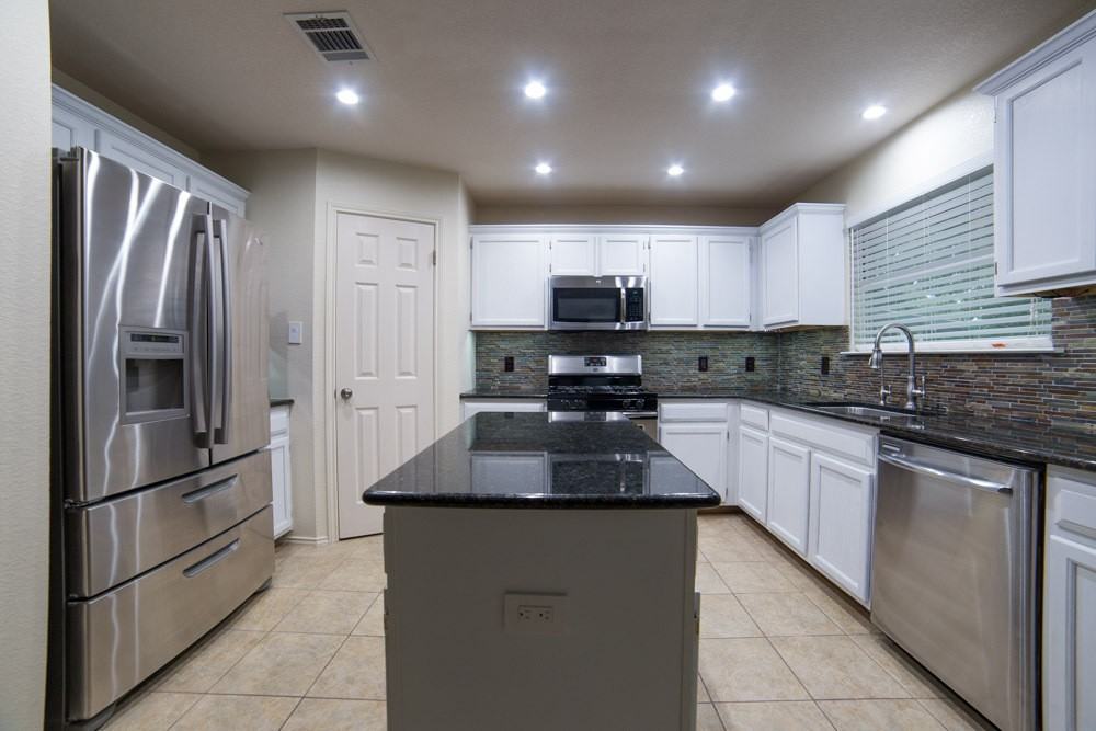 3109 Sauls Dr - Photo 3 of 18