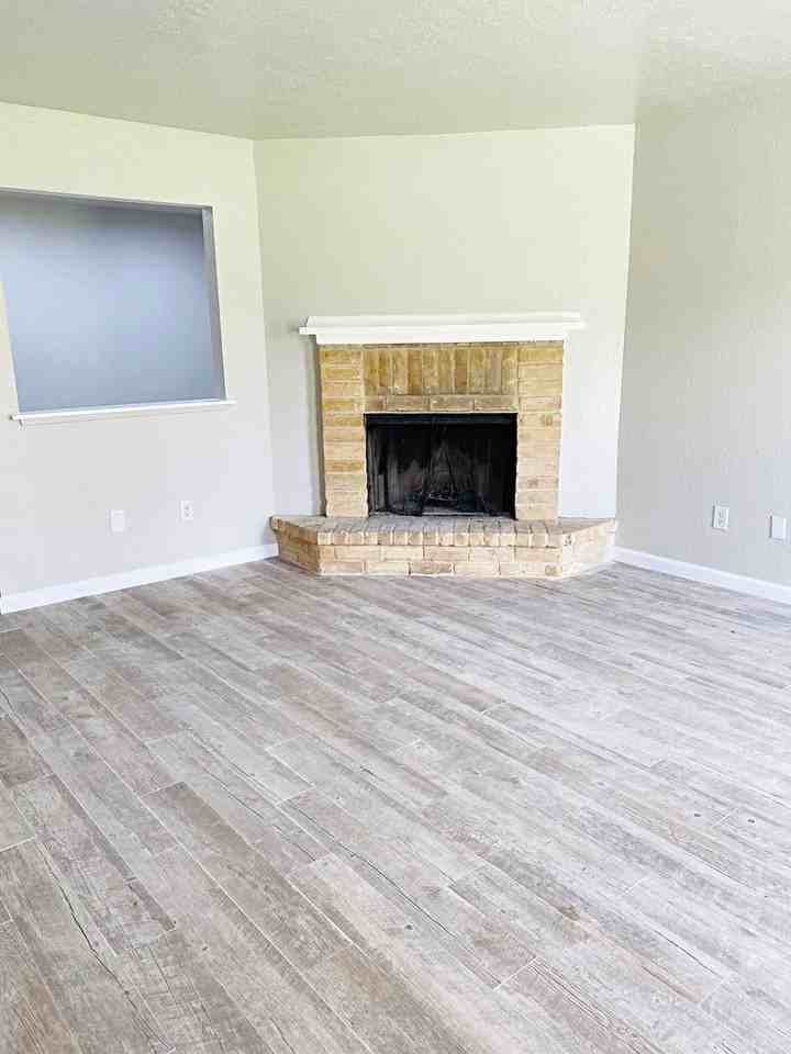 2700 N 16th St #29 - Photo 2 of 9