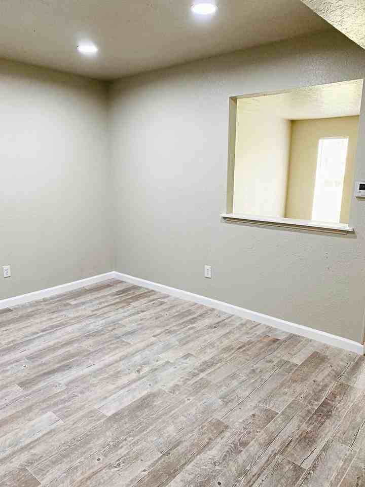 2700 N 16th St #29 - Photo 5 of 9