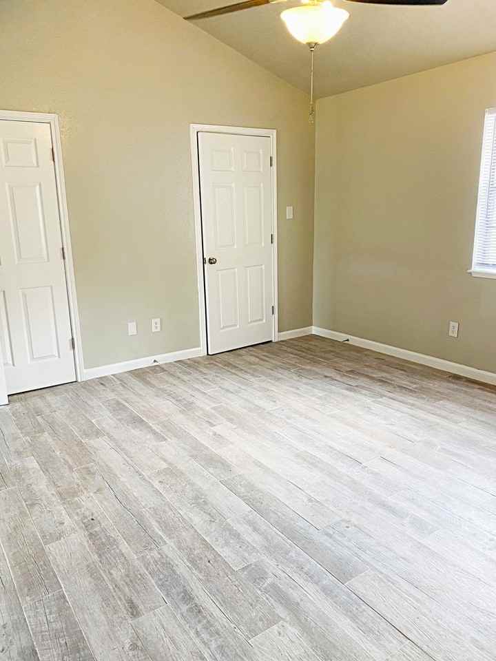 2700 N 16th St #29 - Photo 6 of 9