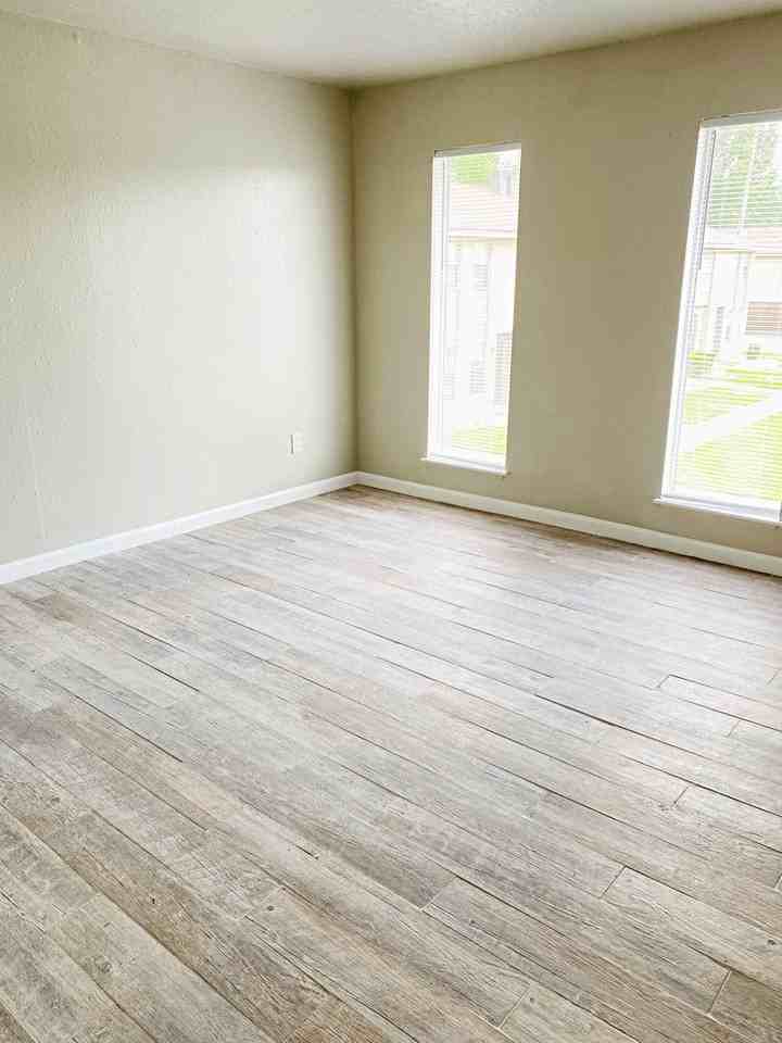 2700 N 16th St #29 - Photo 7 of 9