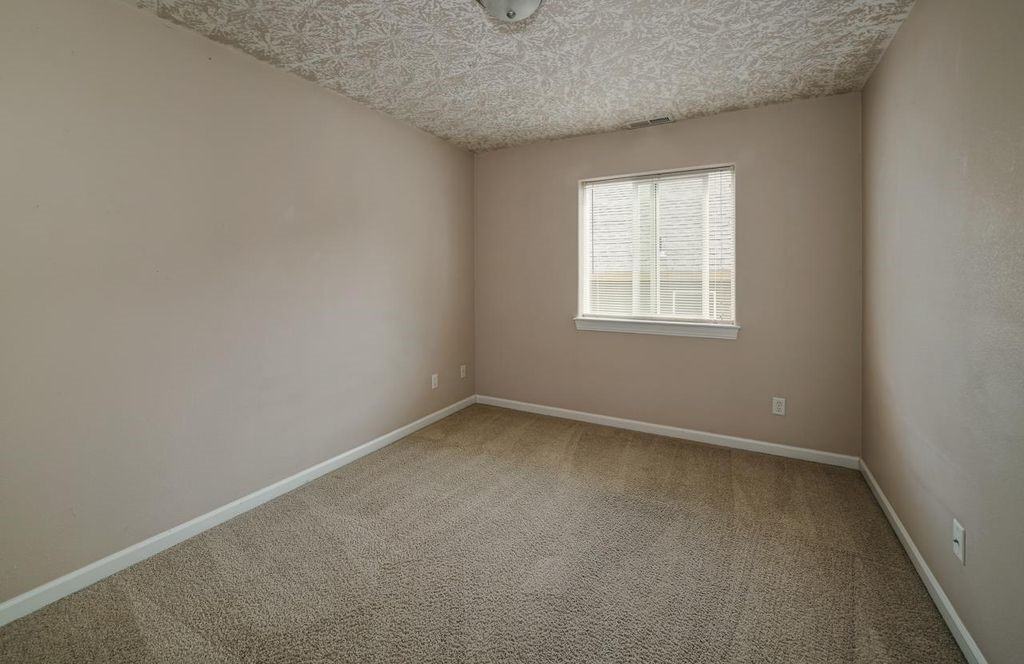 2174 Laurine Ct Ne - Photo 5 of 16