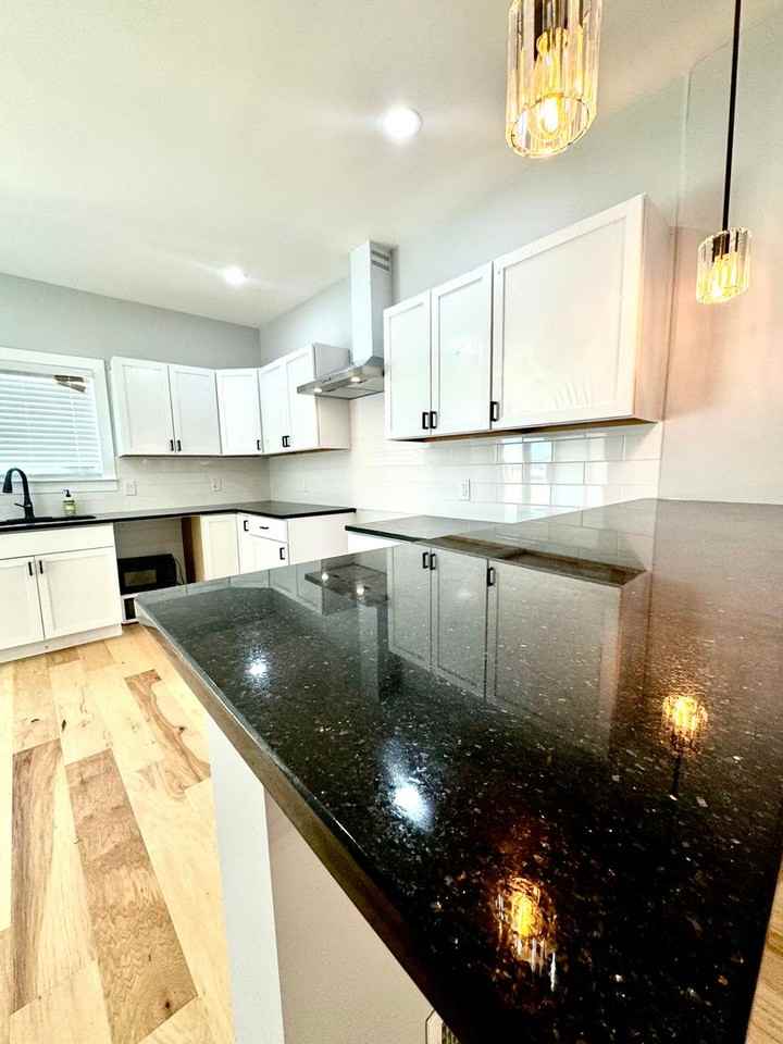 1401 Spruce St - Photo 3 of 33