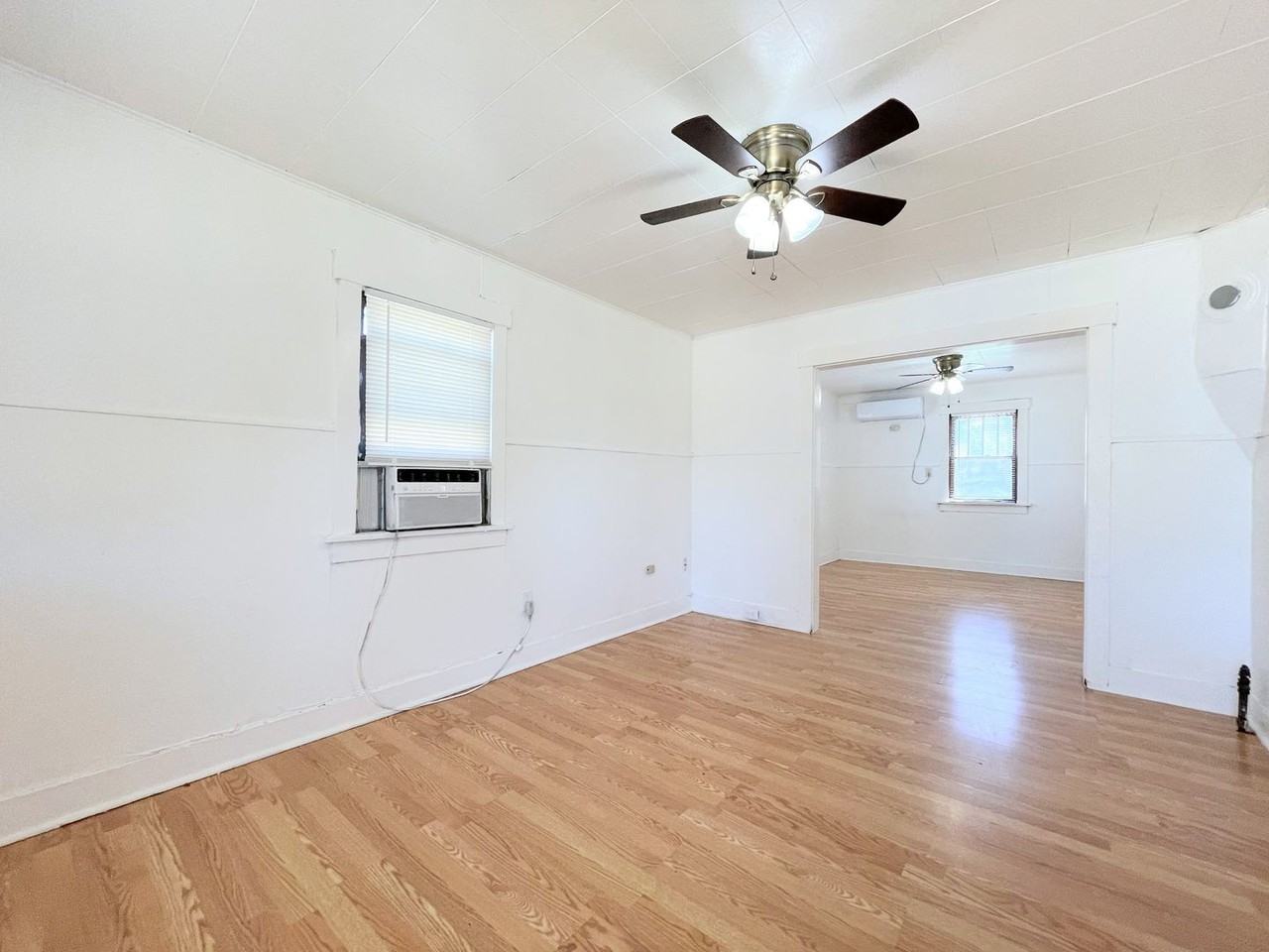 411 E Carpenter St - Photo 2 of 11