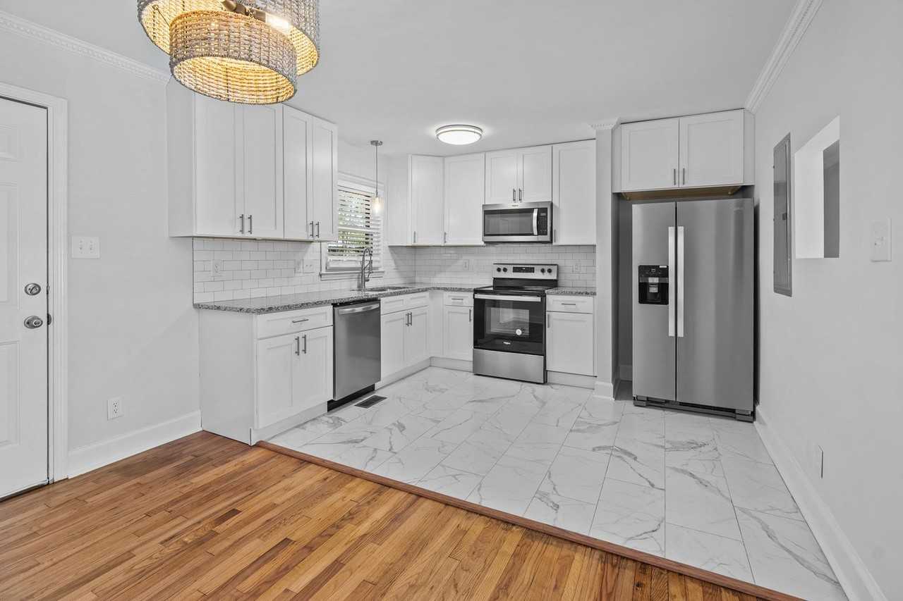 424 Peyton St - Photo 7 of 31