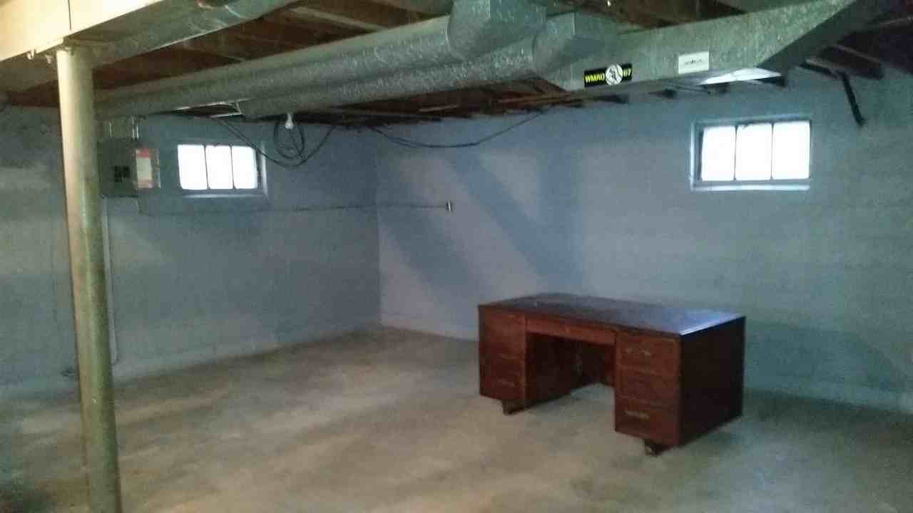 1105 Helen Ave - Photo 2 of 9
