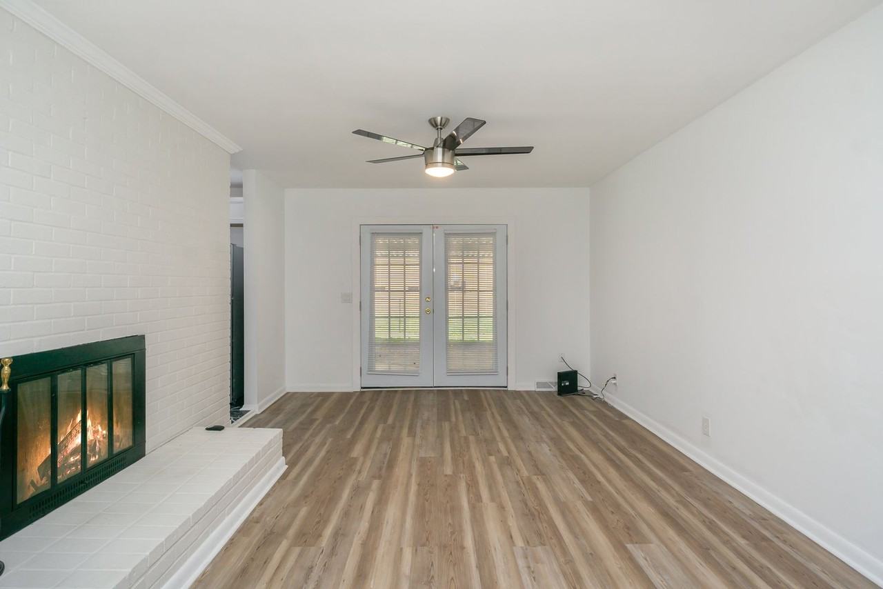 3817 Augusta Dr - Photo 3 of 16
