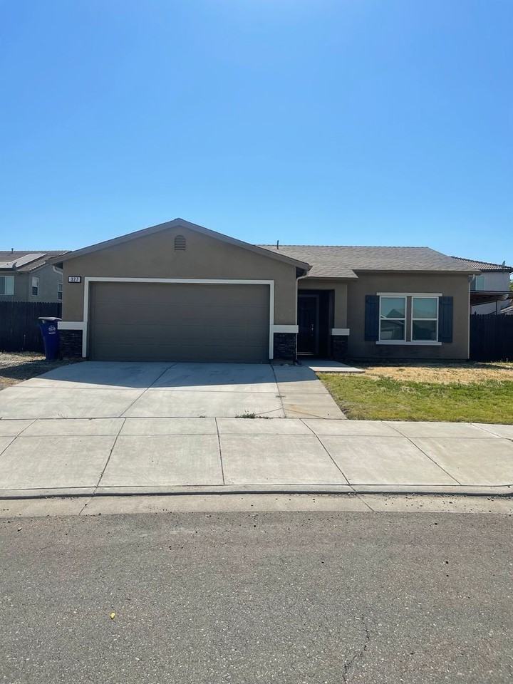 327 Capistrano St - Photo 4 of 34