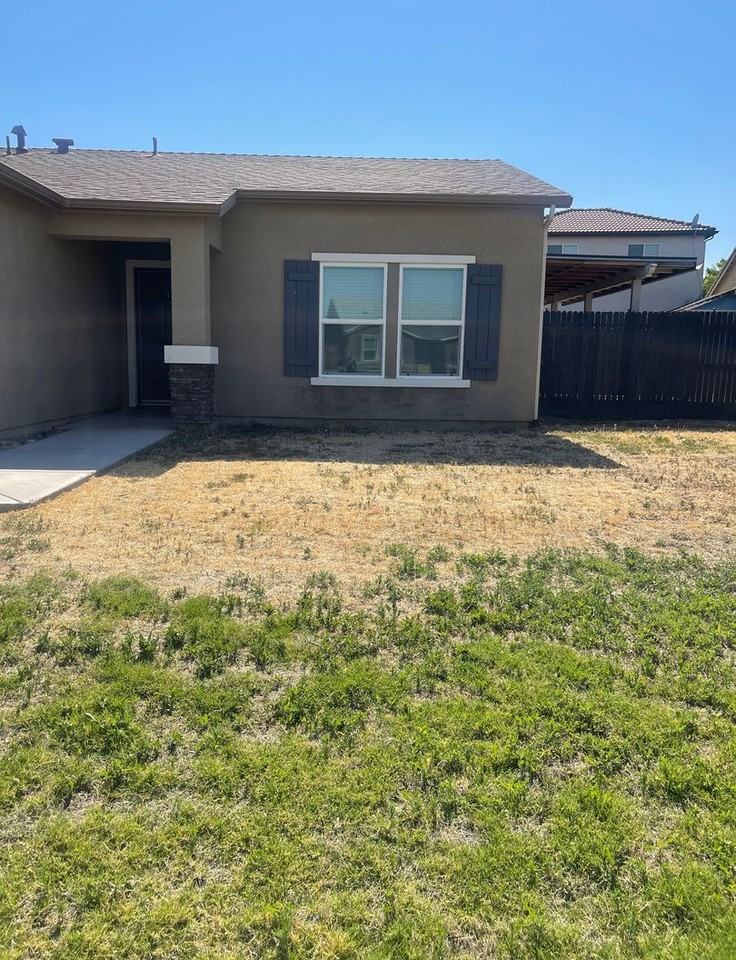 327 Capistrano St - Photo 5 of 34