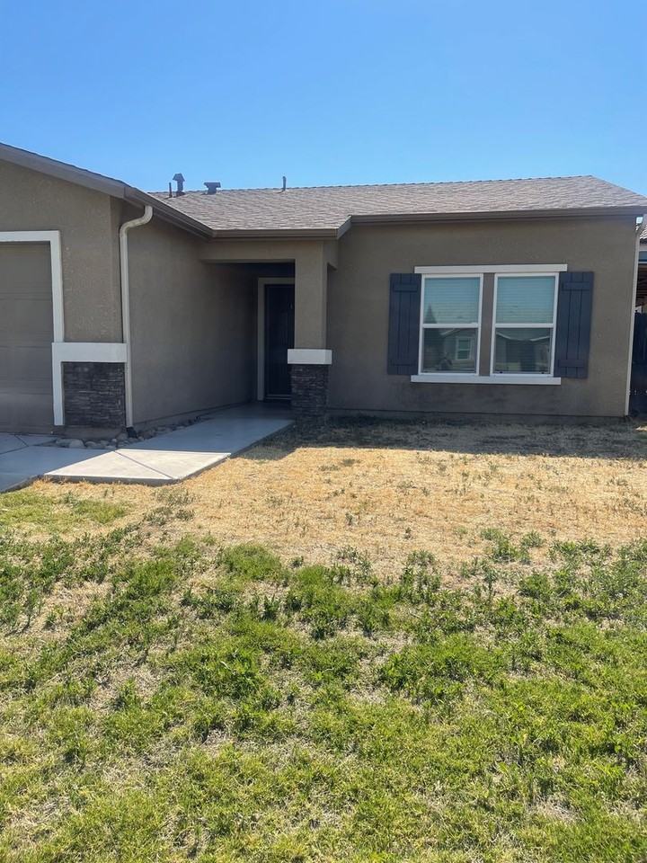 327 Capistrano St - Photo 6 of 34