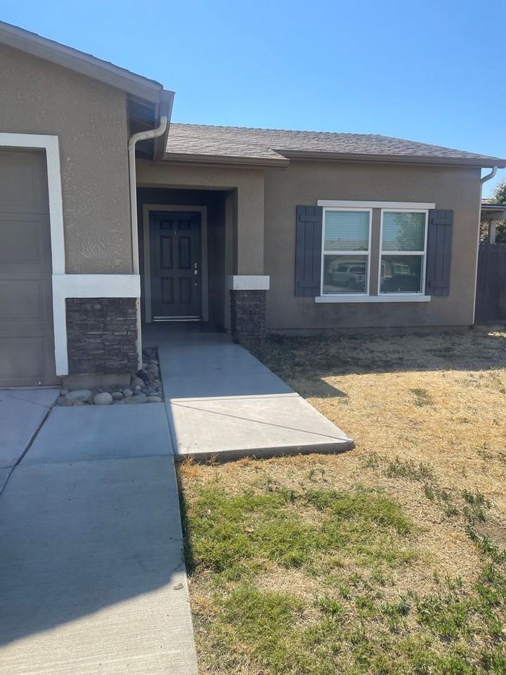 327 Capistrano St - Photo 7 of 34