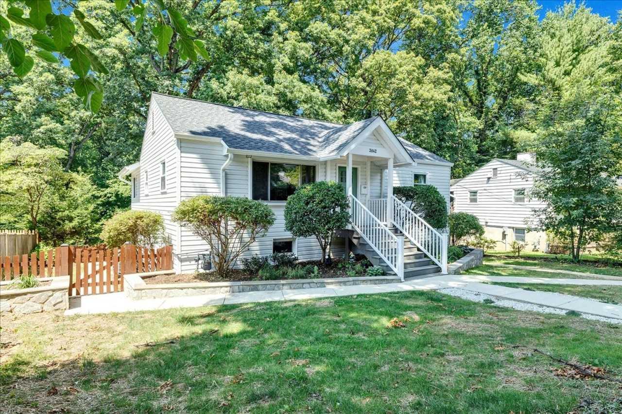 3842 Pinewood Ter - Photo 2 of 28