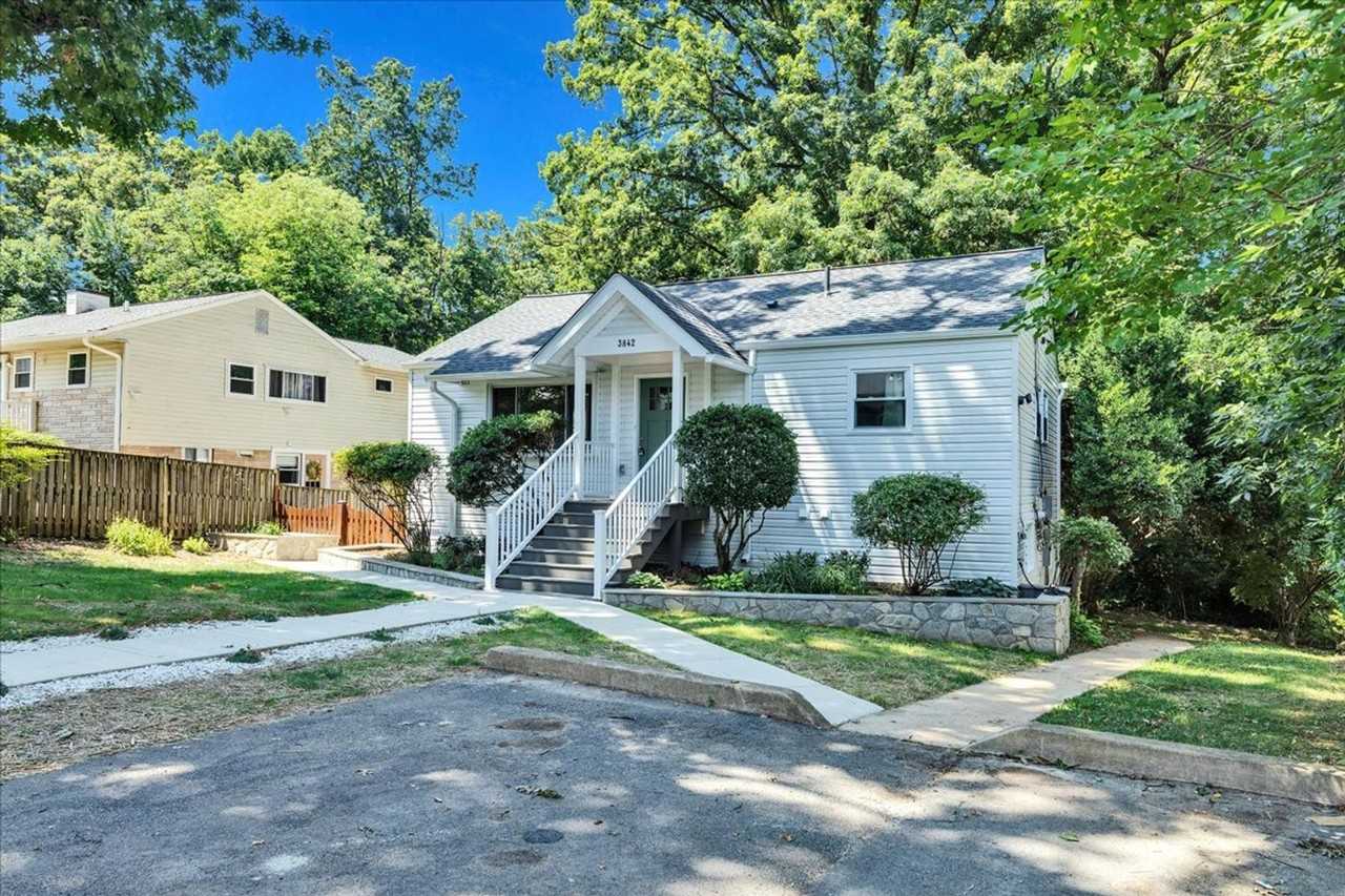 3842 Pinewood Ter - Photo 3 of 28