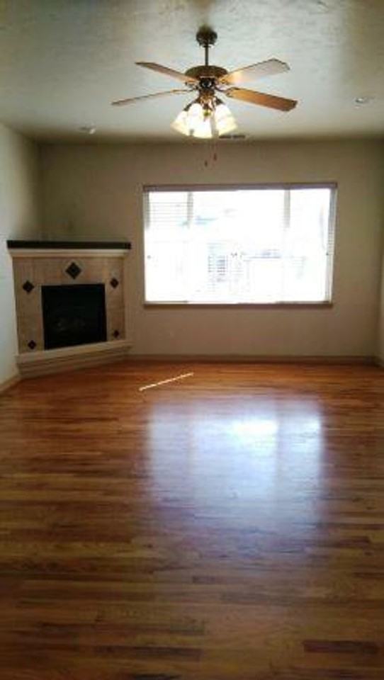 570 1/2 Garden Grove Ct - Photo 3 of 9
