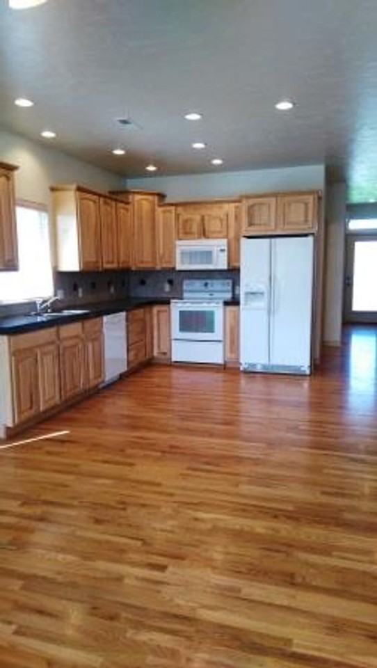 570 1/2 Garden Grove Ct - Photo 4 of 9