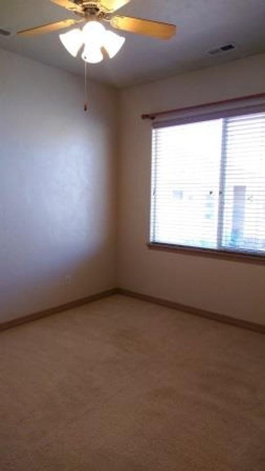 570 1/2 Garden Grove Ct - Photo 6 of 9