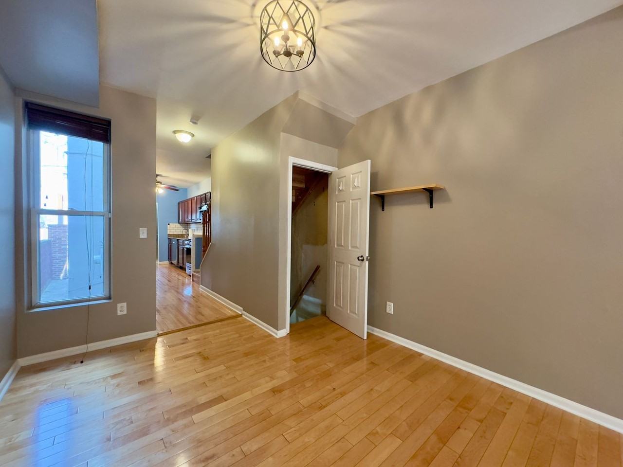 934 S East Ave - Photo 4 of 37
