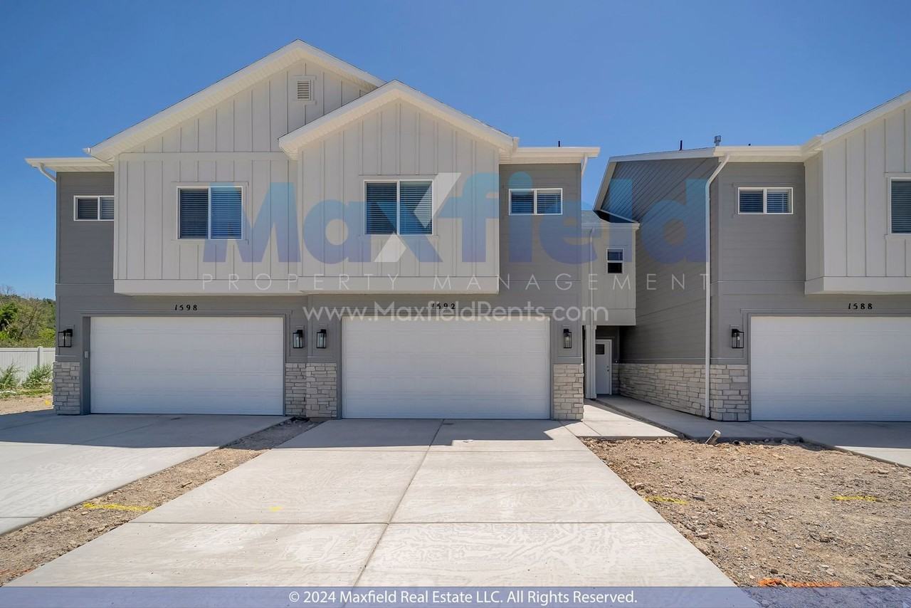 1592 N 1950 E - Photo 2 of 21