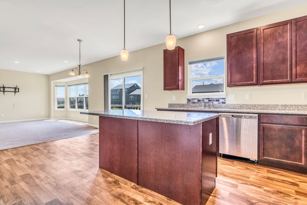 418 Sawgrass Ct - Photo 5 of 21