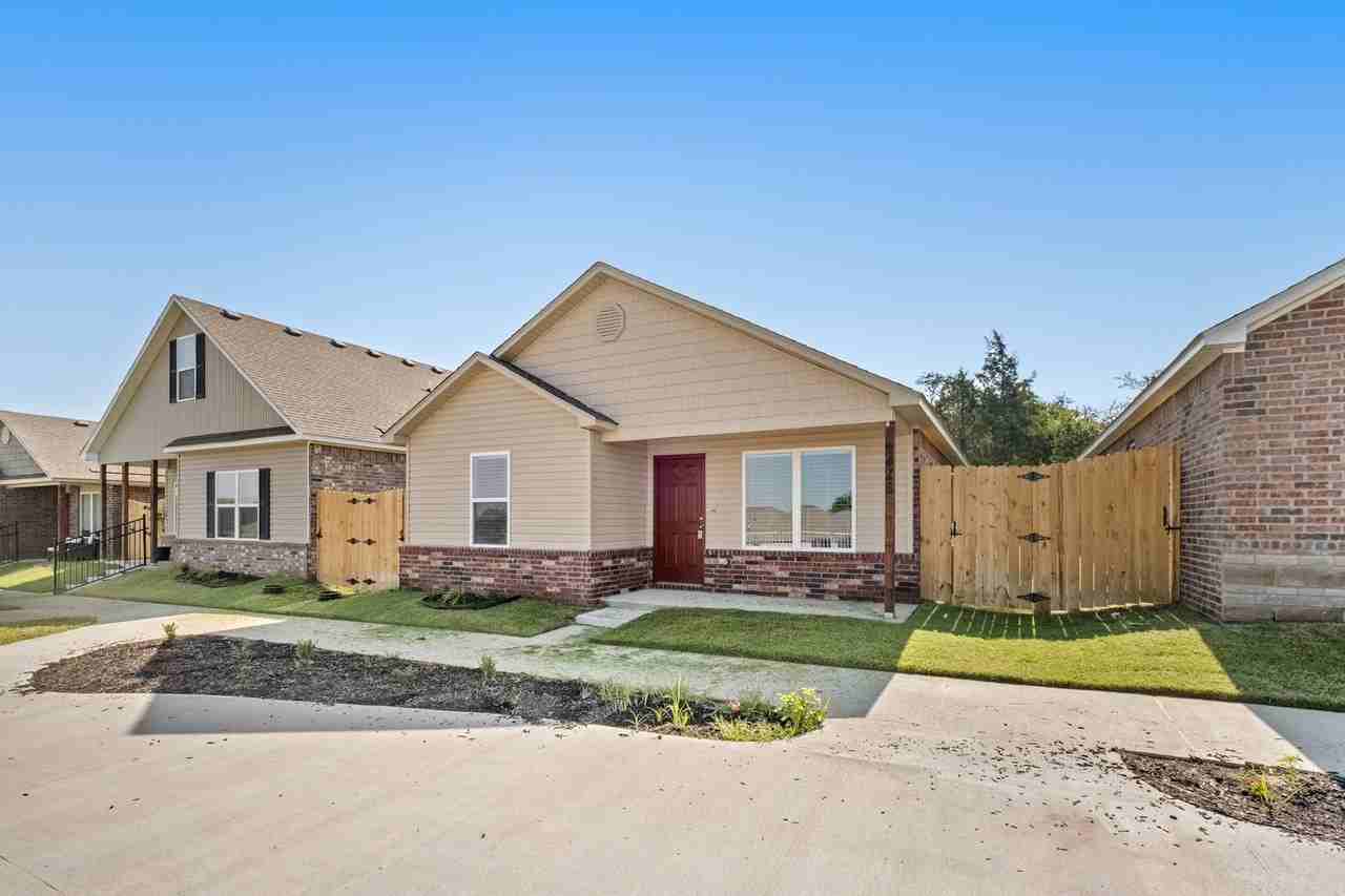 2476 N Raven Ln - Photo 2 of 29