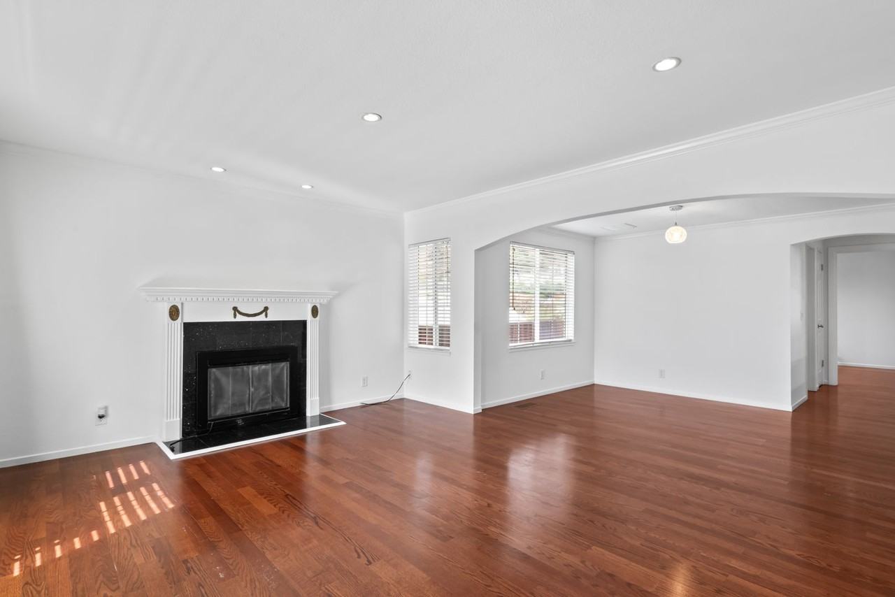 107 Drake Ave - Photo 3 of 30