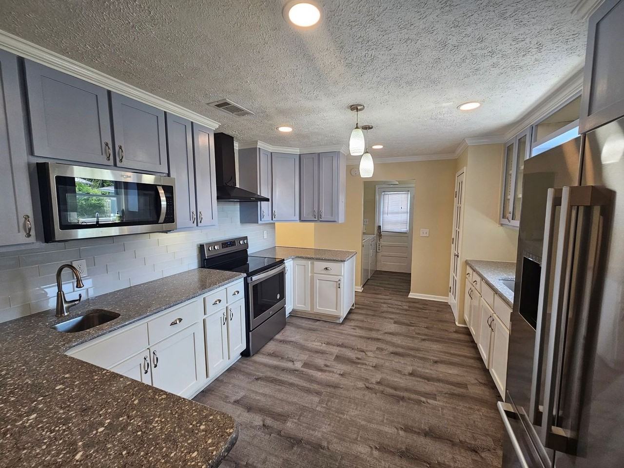 327 Shasta St - Photo 2 of 24