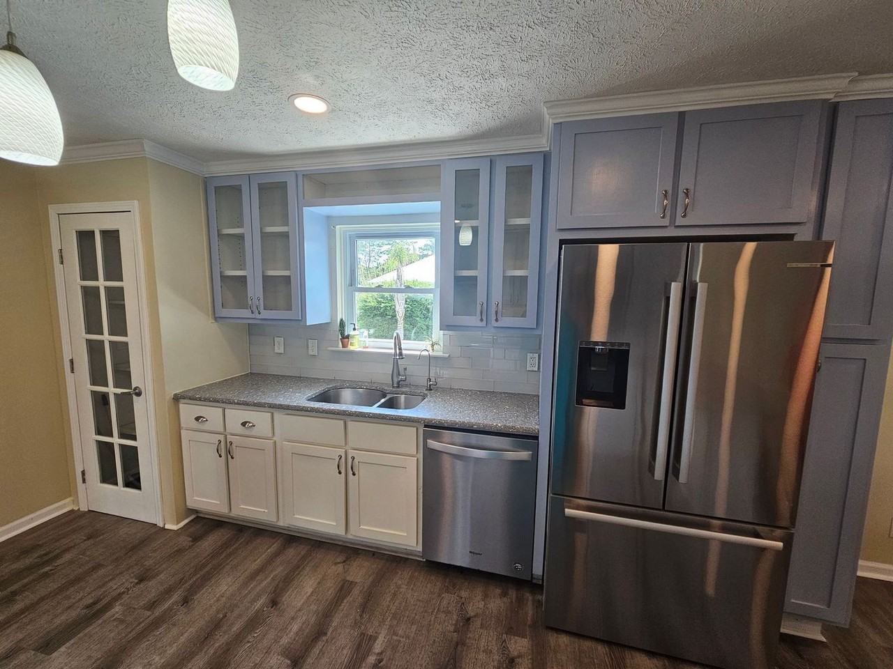 327 Shasta St - Photo 3 of 24