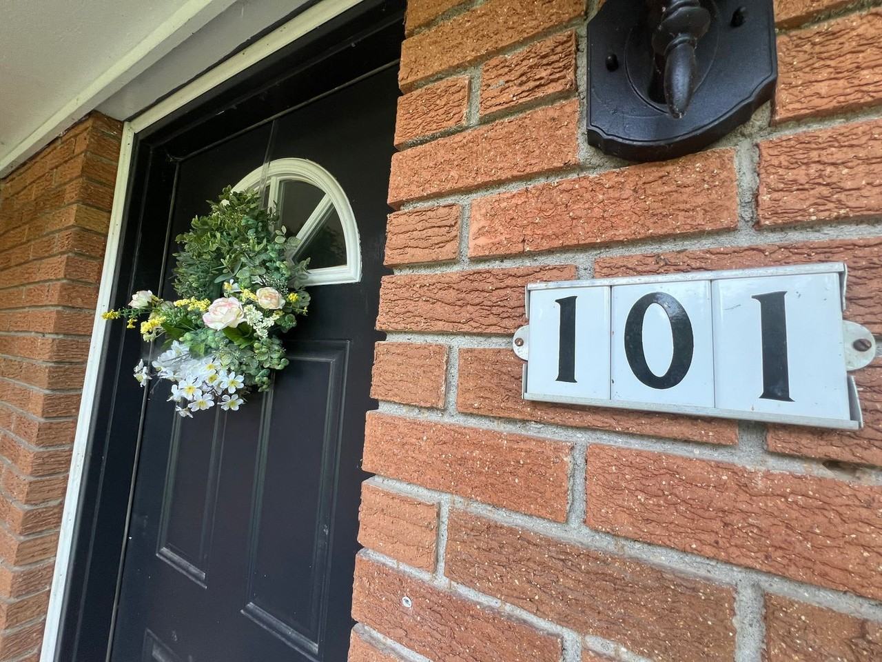 101 Elliott Dr - Photo 2 of 46