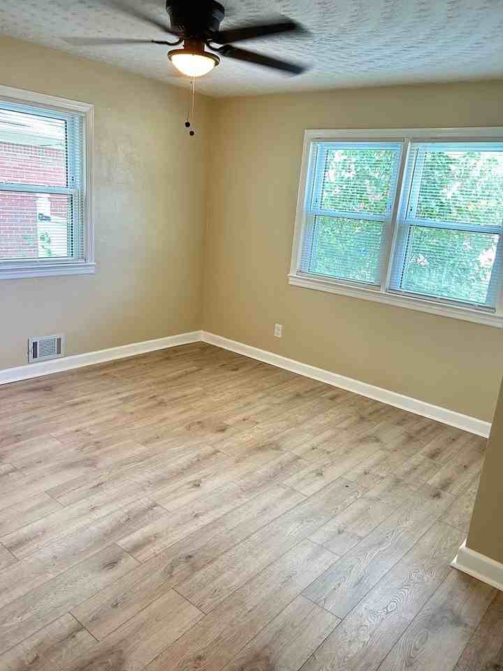 1031 E Leicester Ave - Photo 7 of 18