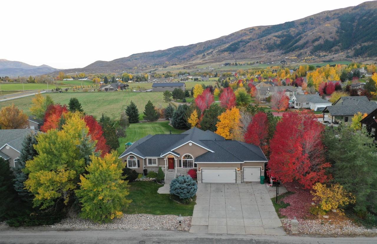 3203 E 4650 N - Photo 2 of 23