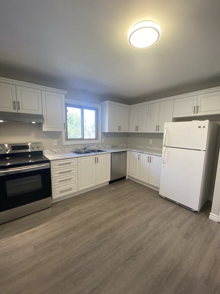 1528 Redwood Drive - Photo 5 of 33