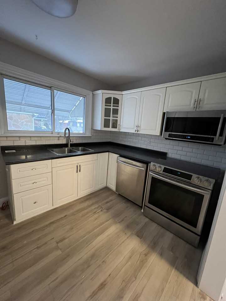 844 Sherbrooke St Uppr - Photo 2 of 17