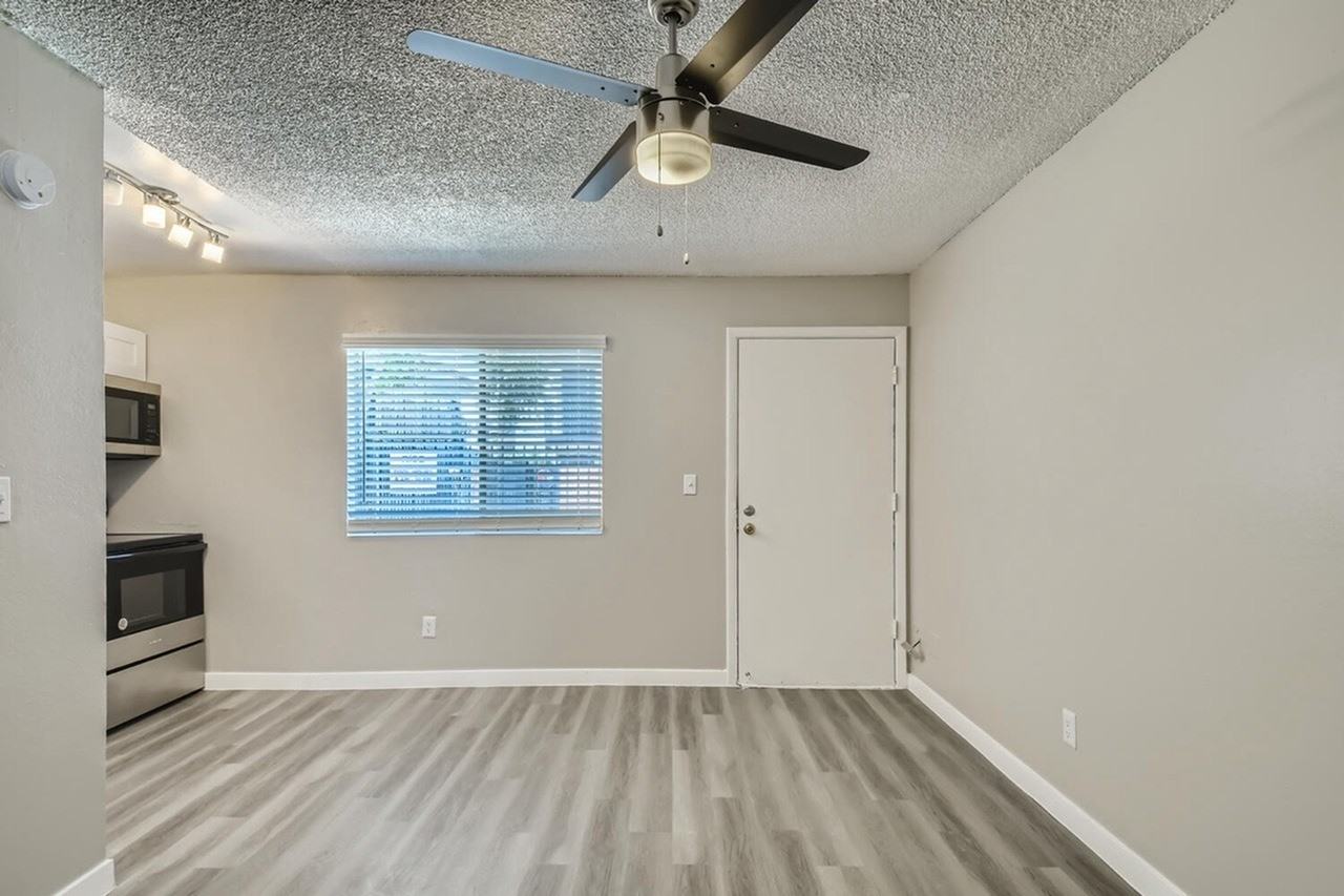 Rise at the Palms - Photo 4 of 50