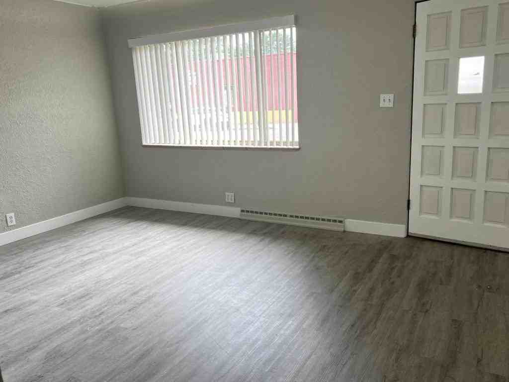 347 Washington Ave - Photo 3 of 14