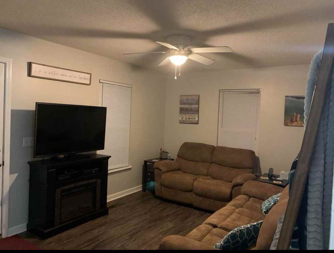 2504 Grandview Dr Ne #B - Photo 2 of 9