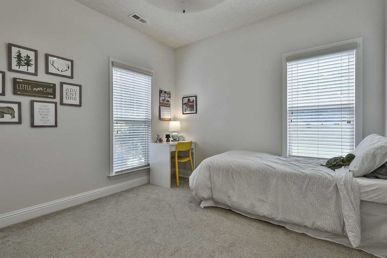 22 Bradshaw Farms Dr - Photo 3 of 19