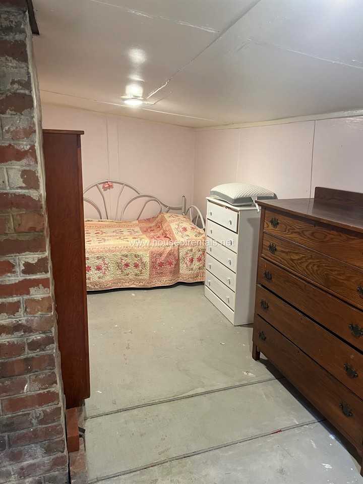 209 S Royal St - Photo 3 of 6