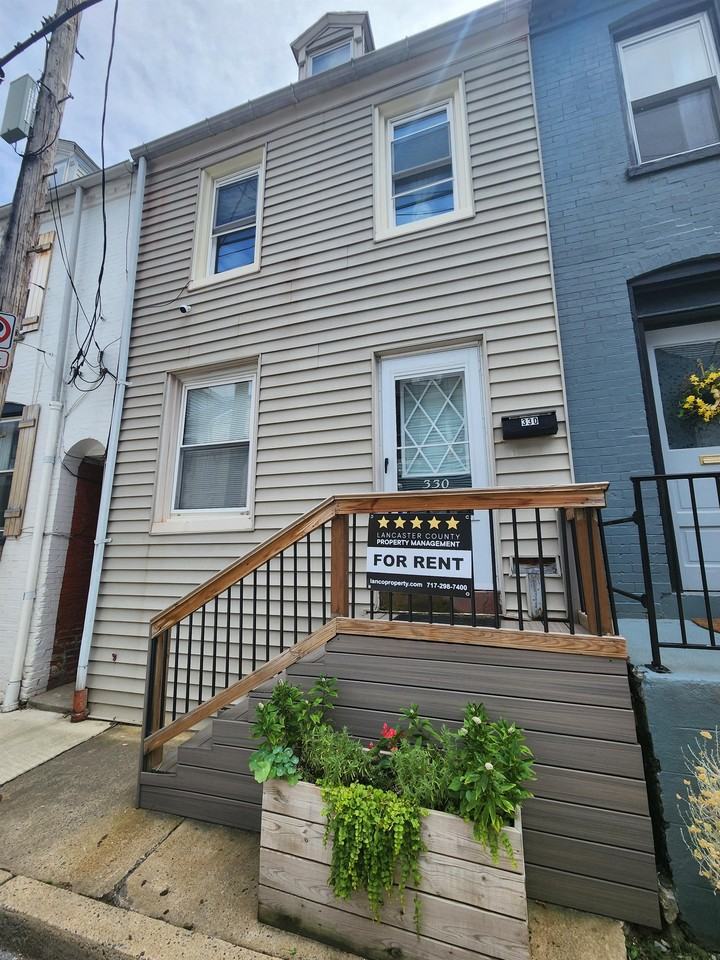 330 W Grant St - Photo 3 of 12