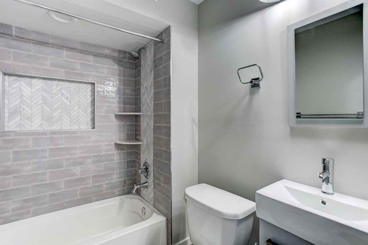 11 W Barney St #1 - Photo 2 of 50
