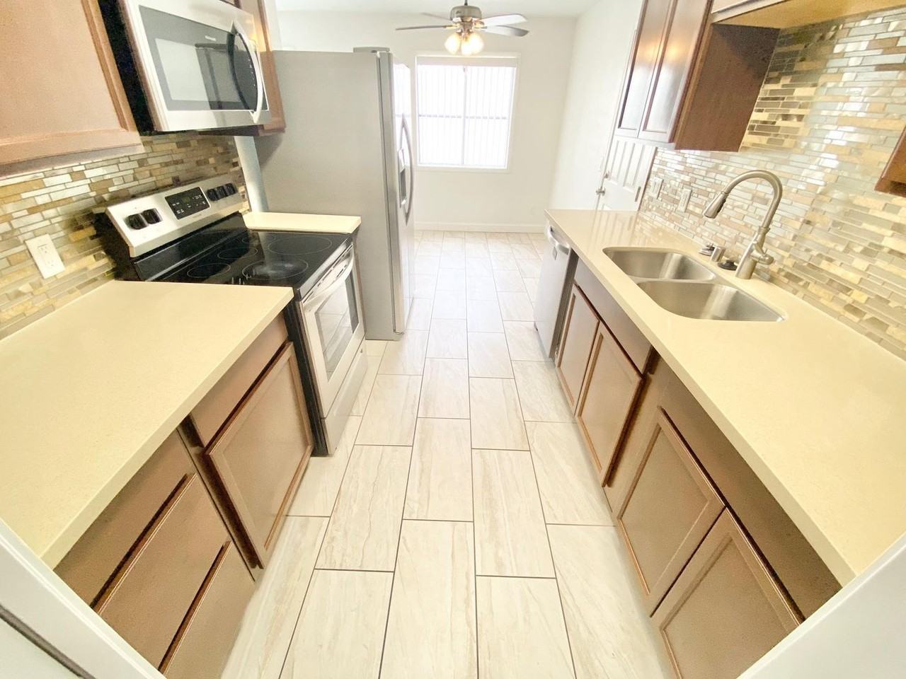 5825 Pebble Beach Blvd - Photo 3 of 28