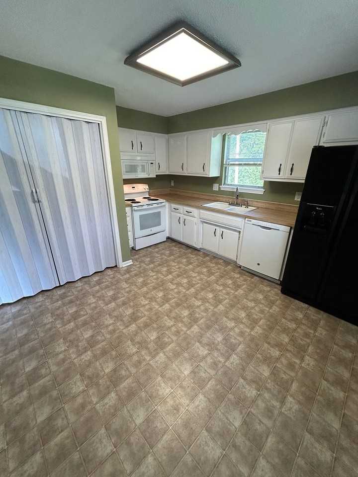8555 N Main St - Photo 3 of 12