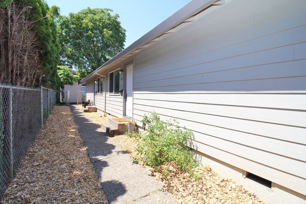 4515 Se 66th Ave - Photo 2 of 20