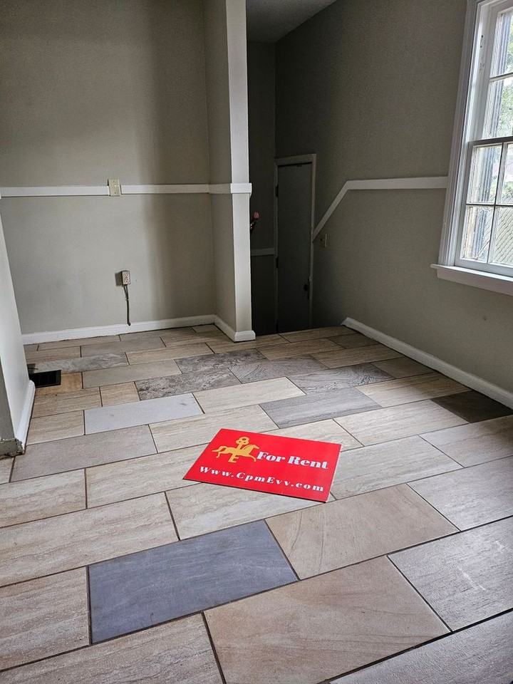 1018 E Delaware St - Photo 2 of 10