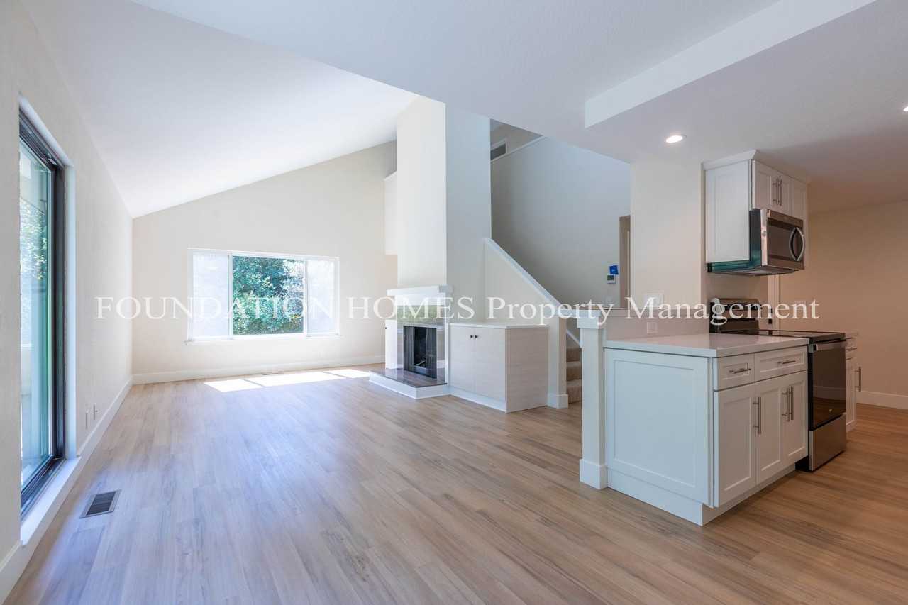 70 Windstone Dr - Photo 2 of 15