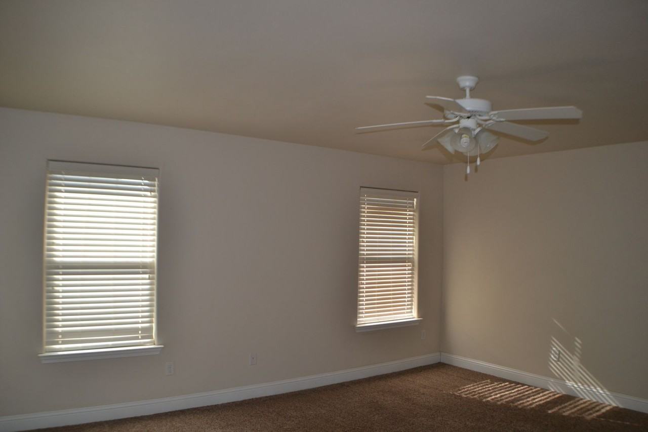 1220 Randolph Ln - Photo 5 of 19