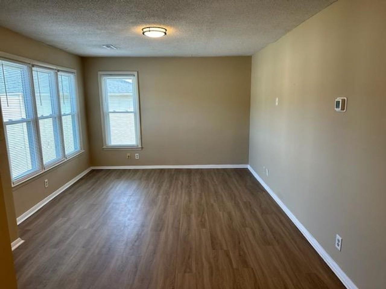 12103 Carriage Court Apts - Photo 3 of 9