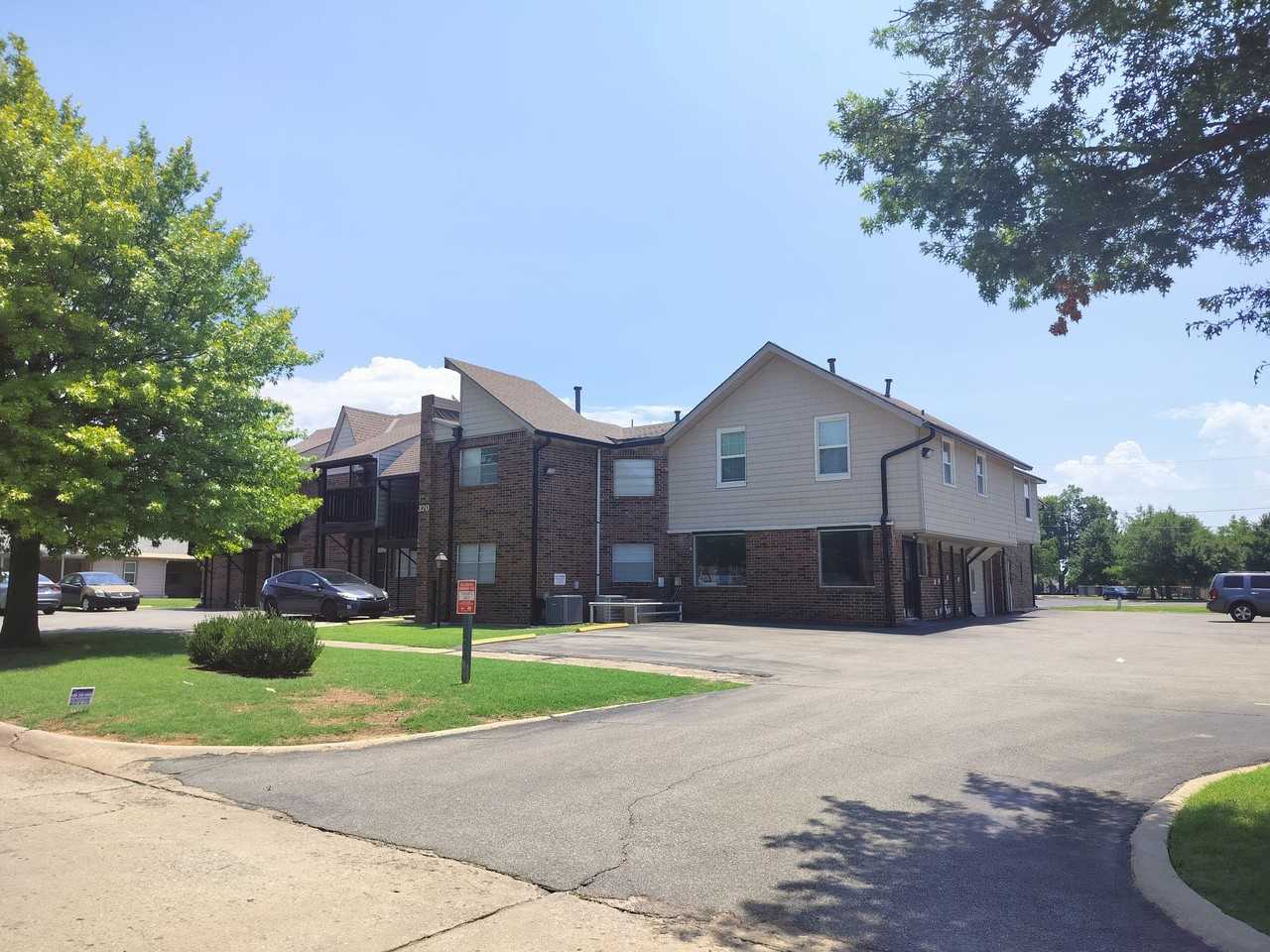 320 E Edwards St #16 - Photo 2 of 13